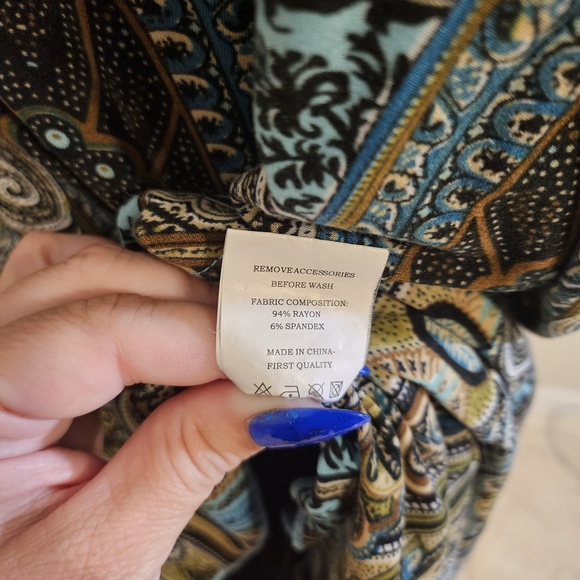 Elegant Paisley Print Women's Top - Picture 7 of 7